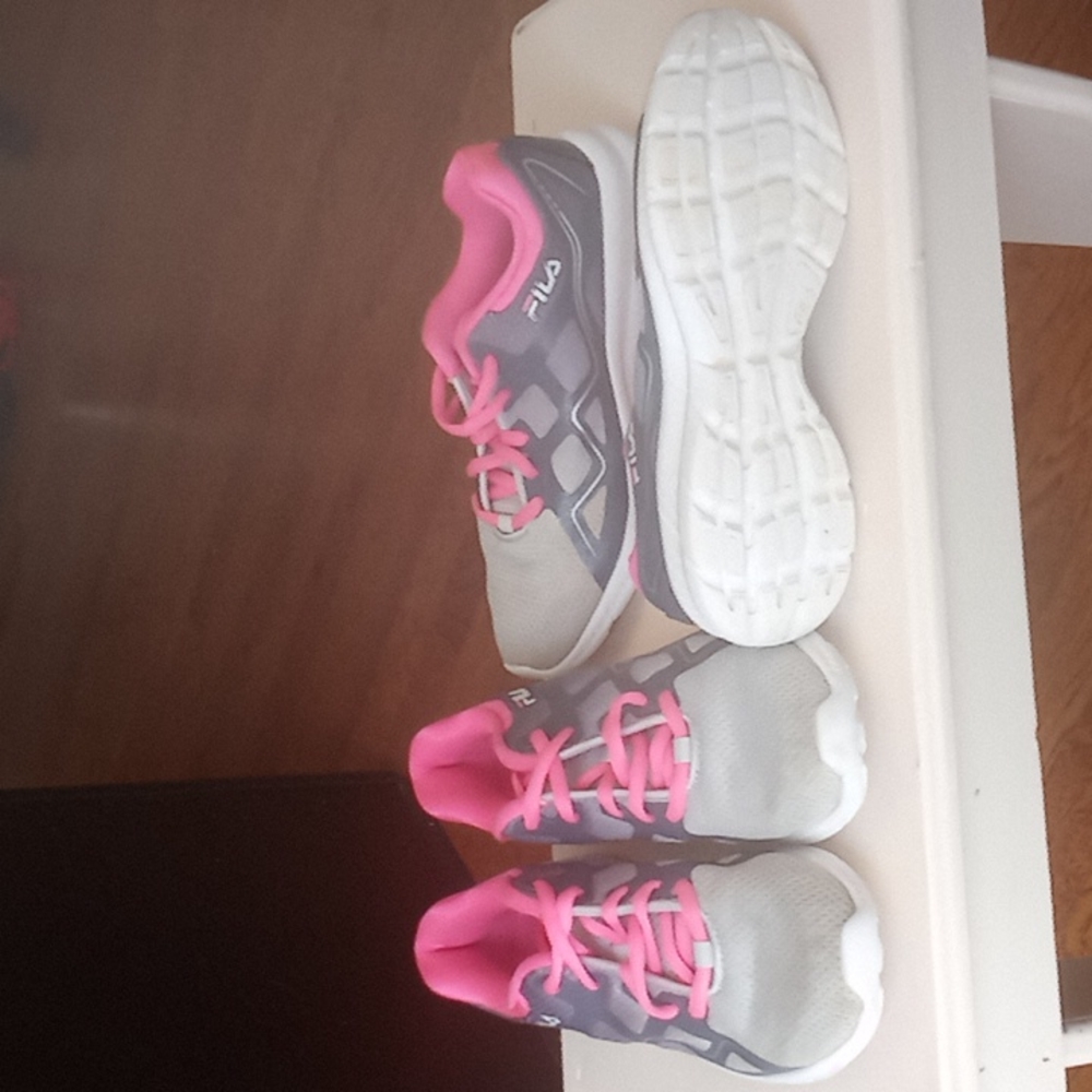 Two Pairs Women's Fila Sneakers Size 5.Selling both together.
